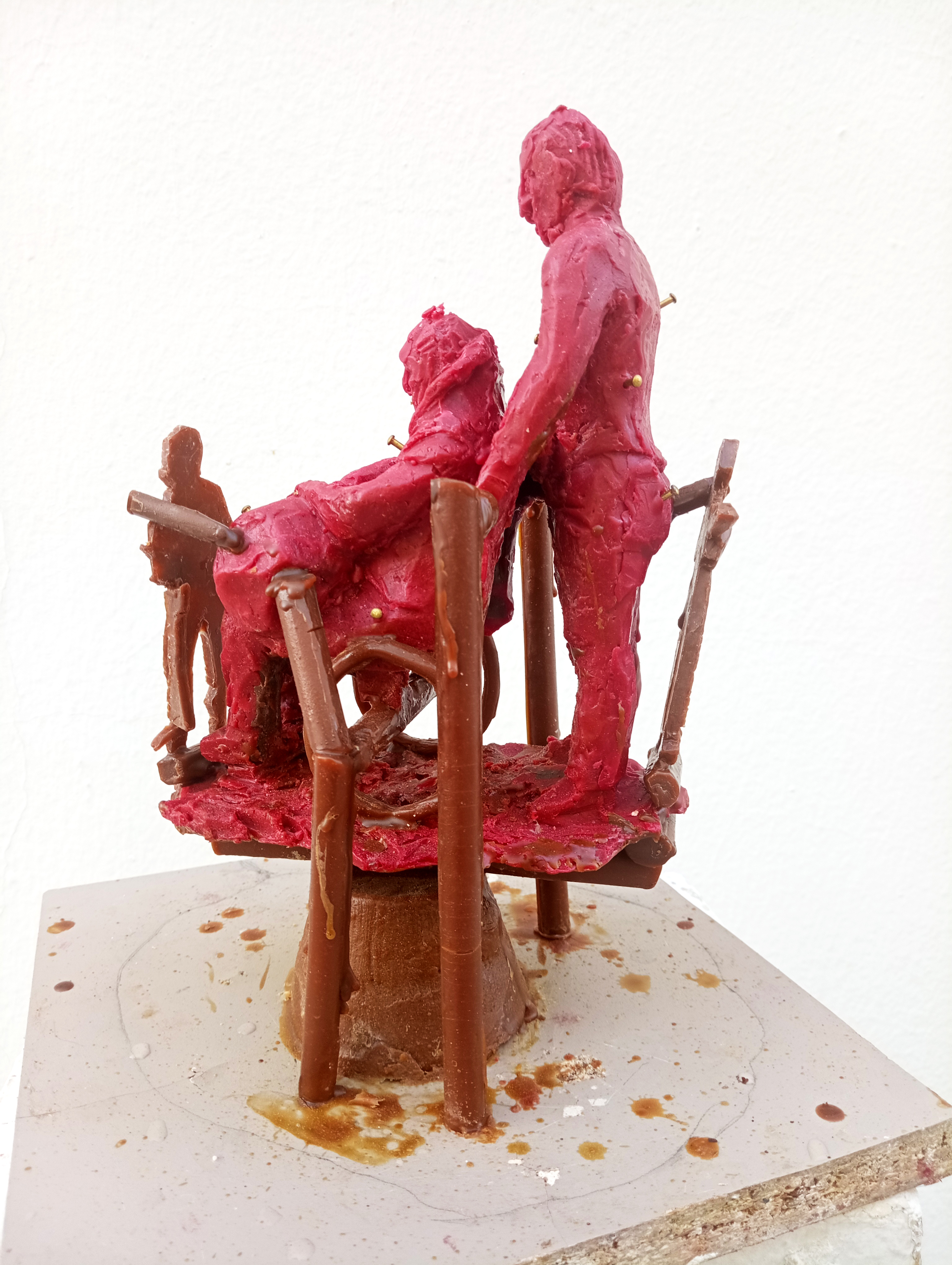 Arbol de fundición -vista derecha- de la obra titulada: Con lo puesto, obra de Juan Manuel Gutiérrez Gallardo.